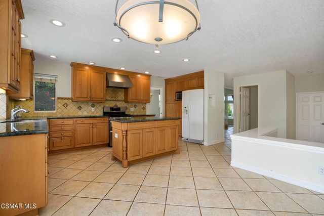 6626 Oak Forest Drive, Oak Park, CA 91377