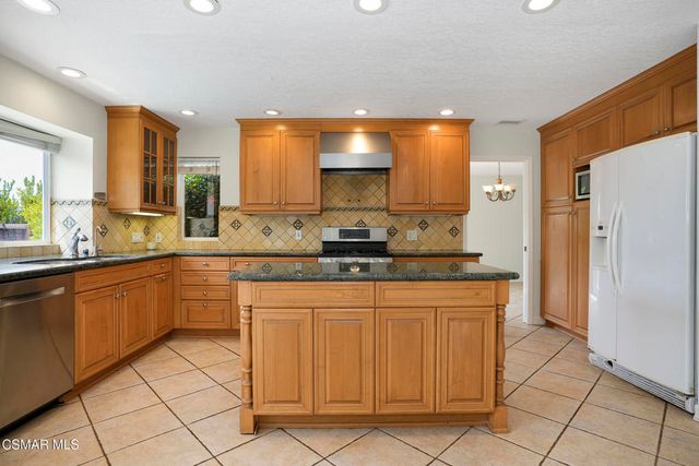 6626 Oak Forest Drive, Oak Park, CA 91377