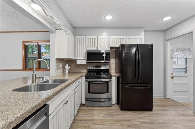 1965 W 73rd Street, Prairie Village, KS 66208