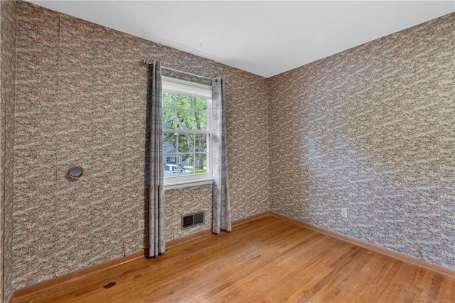 1965 W 73rd Street, Prairie Village, KS 66208