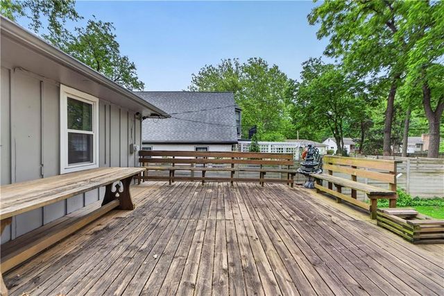 1965 W 73rd Street, Prairie Village, KS 66208