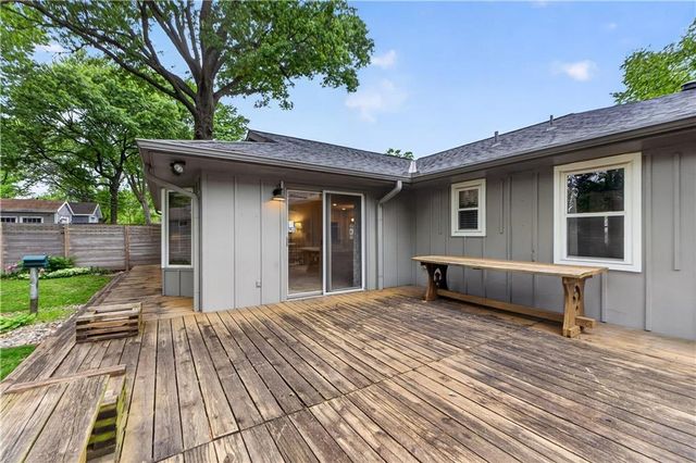 1965 W 73rd Street, Prairie Village, KS 66208