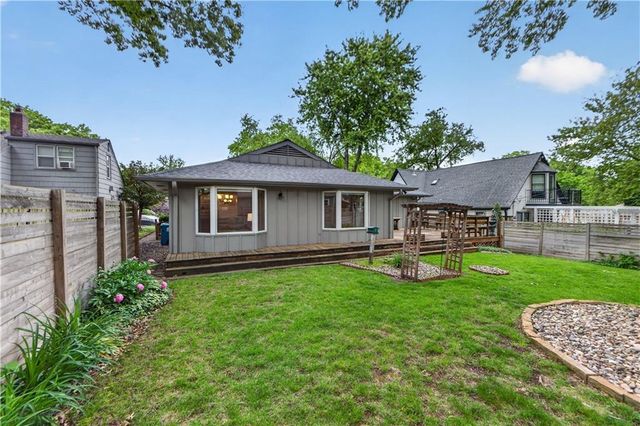 1965 W 73rd Street, Prairie Village, KS 66208