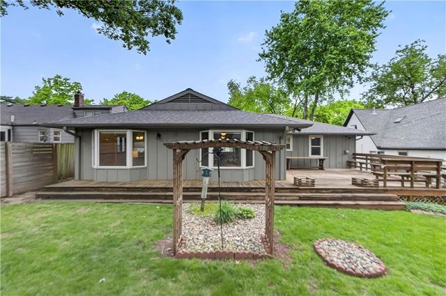 1965 W 73rd Street, Prairie Village, KS 66208