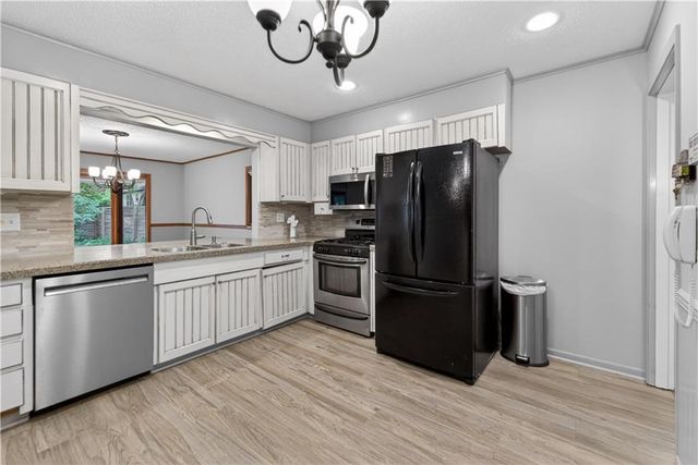 1965 W 73rd Street, Prairie Village, KS 66208