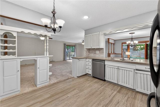 1965 W 73rd Street, Prairie Village, KS 66208