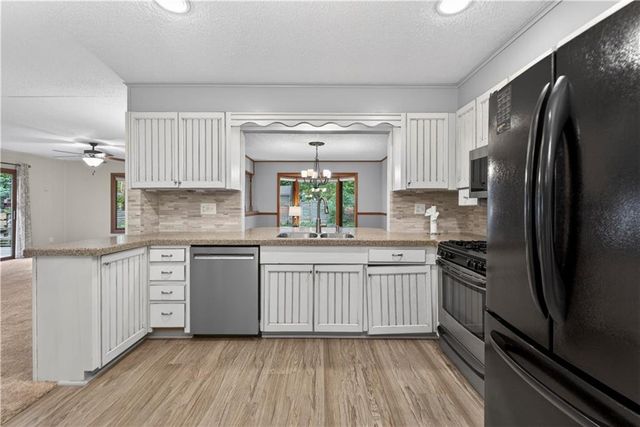 1965 W 73rd Street, Prairie Village, KS 66208