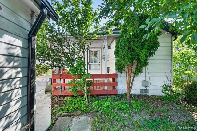 28805 Melvin Street, Roseville, MI 48066