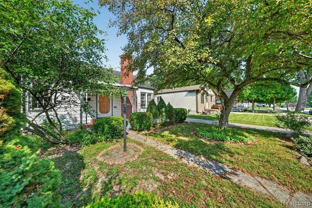 28805 Melvin Street, Roseville, MI 48066