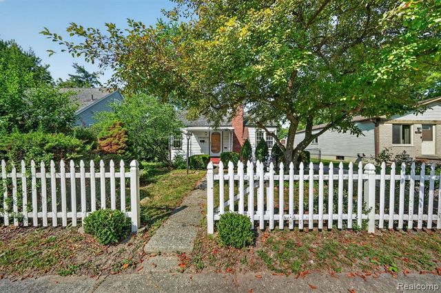 28805 Melvin Street, Roseville, MI 48066