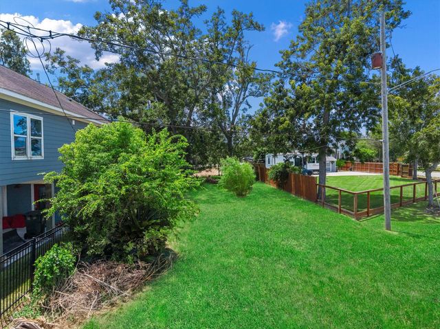 4306 Boulevard Street, Bacliff, TX 77518