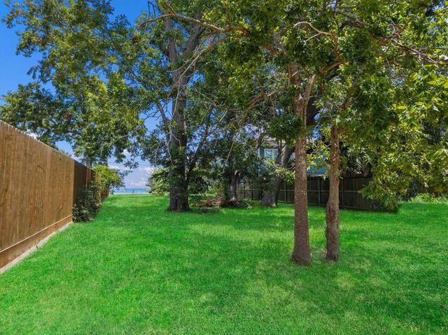 4306 Boulevard Street, Bacliff, TX 77518