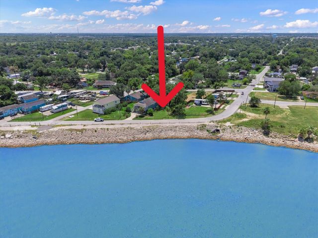 4306 Boulevard Street, Bacliff, TX 77518