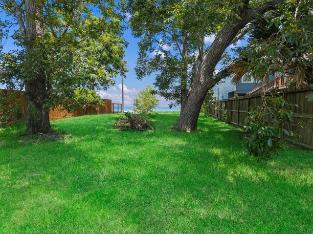 4306 Boulevard Street, Bacliff, TX 77518