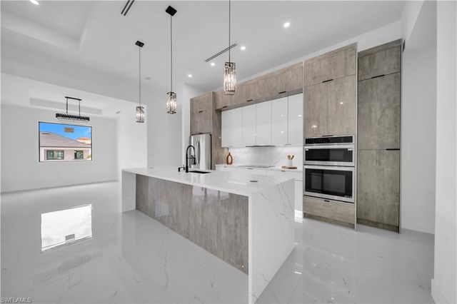 2218 SW 15th AVE, Cape Coral, FL 33991