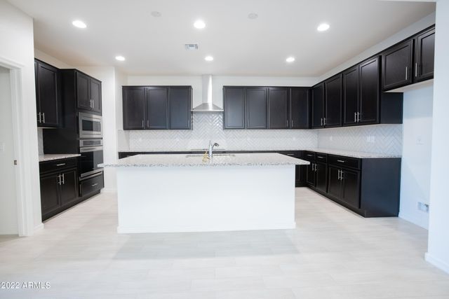 8437 W MEDLOCK Drive 035, Glendale, AZ 85305