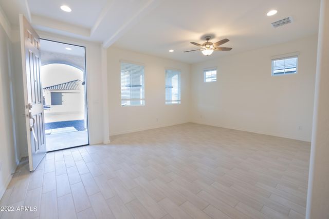 8437 W MEDLOCK Drive 035, Glendale, AZ 85305