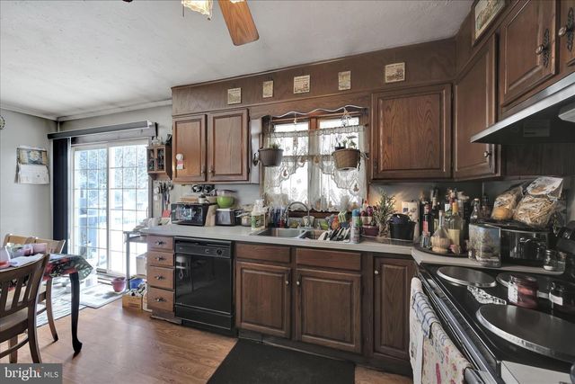 512 SCHOOL DR, Fredericksburg, PA 17026