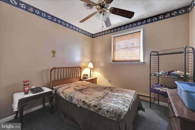 512 SCHOOL DR, Fredericksburg, PA 17026