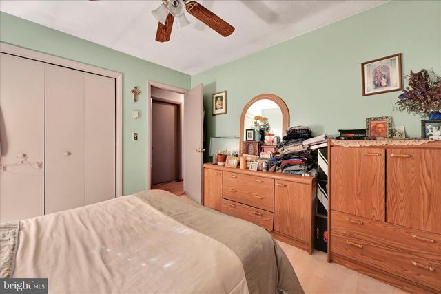 512 SCHOOL DR, Fredericksburg, PA 17026