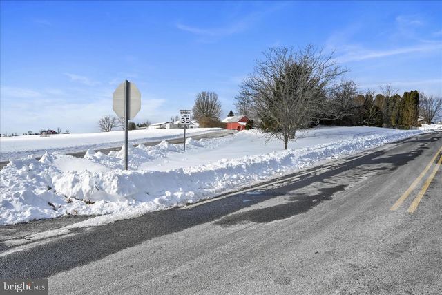 512 SCHOOL DR, Fredericksburg, PA 17026