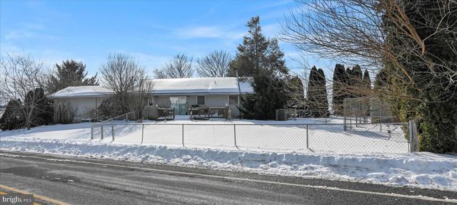 512 SCHOOL DR, Fredericksburg, PA 17026