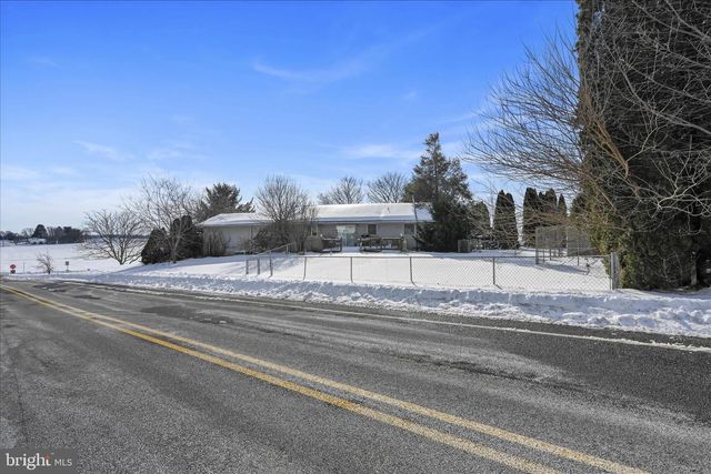 512 SCHOOL DR, Fredericksburg, PA 17026