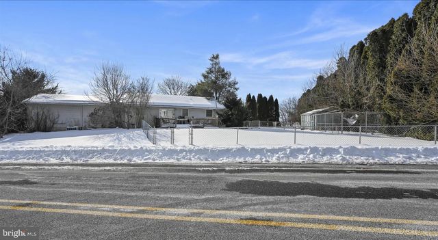 512 SCHOOL DR, Fredericksburg, PA 17026