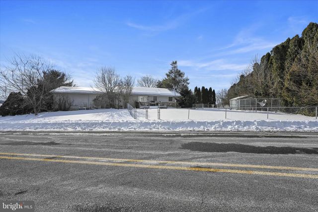 512 SCHOOL DR, Fredericksburg, PA 17026