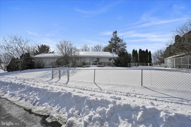 512 SCHOOL DR, Fredericksburg, PA 17026