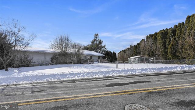 512 SCHOOL DR, Fredericksburg, PA 17026