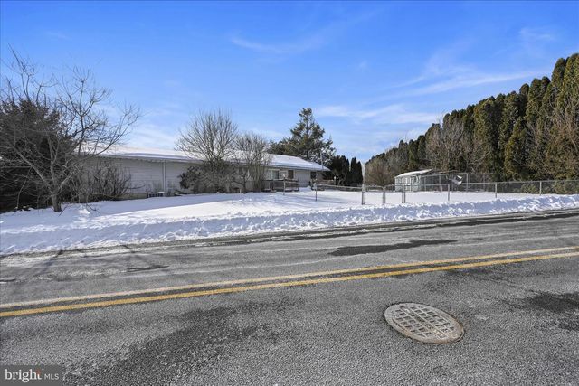 512 SCHOOL DR, Fredericksburg, PA 17026