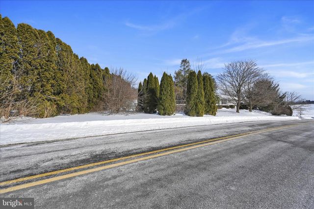 512 SCHOOL DR, Fredericksburg, PA 17026