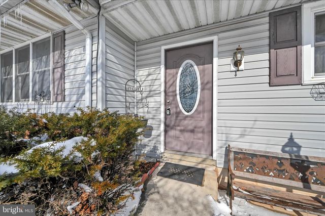 512 SCHOOL DR, Fredericksburg, PA 17026