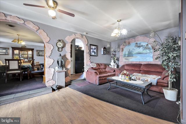 512 SCHOOL DR, Fredericksburg, PA 17026