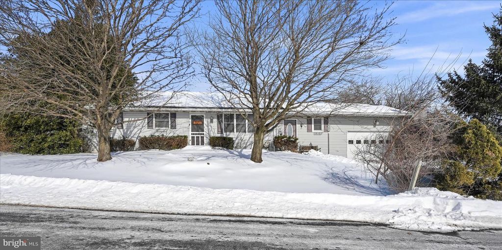 512 SCHOOL DR, Fredericksburg, PA 17026