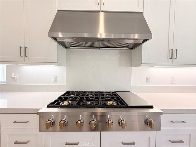 29635 Corte Ballenas, Valencia, CA 91354