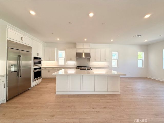 29635 Corte Ballenas, Valencia, CA 91354