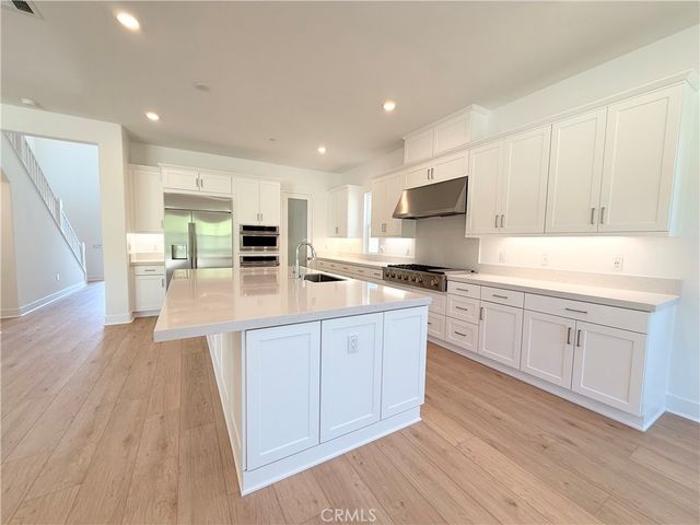 29635 Corte Ballenas, Valencia, CA 91354