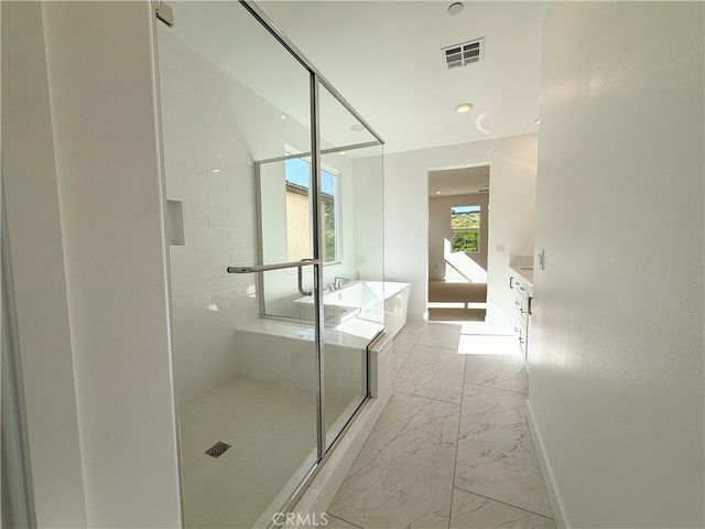 29635 Corte Ballenas, Valencia, CA 91354