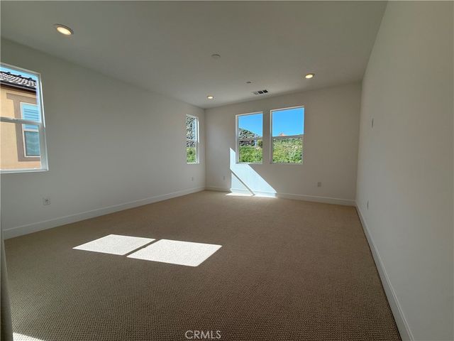 29635 Corte Ballenas, Valencia, CA 91354