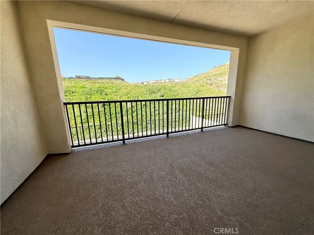 29635 Corte Ballenas, Valencia, CA 91354