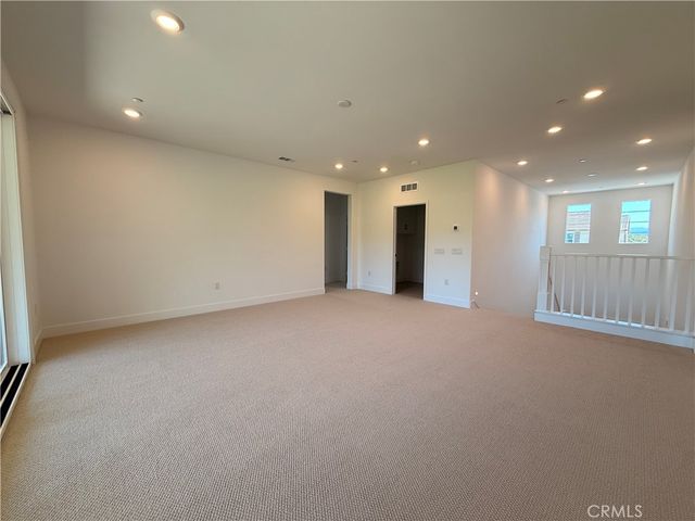 29635 Corte Ballenas, Valencia, CA 91354