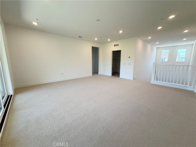 29635 Corte Ballenas, Valencia, CA 91354