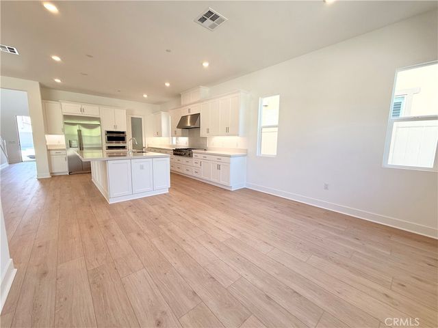 29635 Corte Ballenas, Valencia, CA 91354