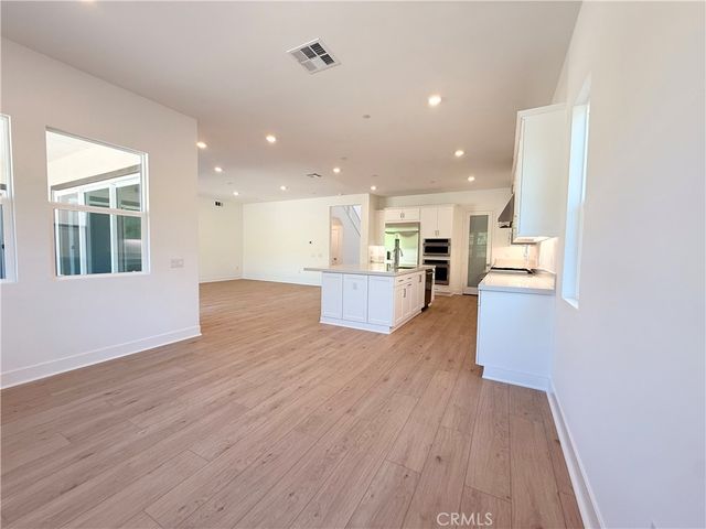 29635 Corte Ballenas, Valencia, CA 91354