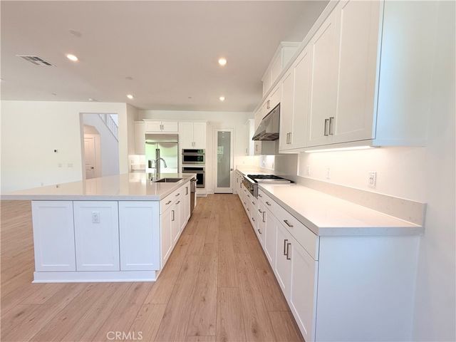 29635 Corte Ballenas, Valencia, CA 91354