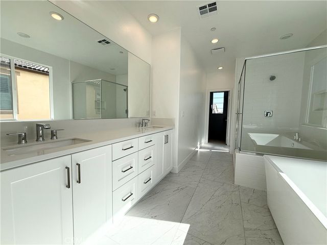 29635 Corte Ballenas, Valencia, CA 91354