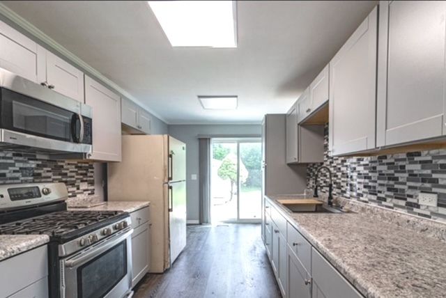 725 CUMBERLAND Street, Hoffman Estates, IL 60169