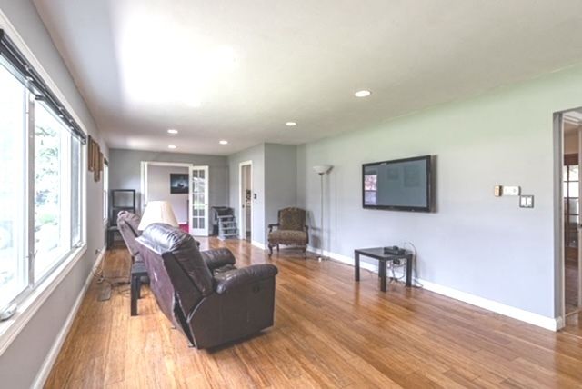 725 CUMBERLAND Street, Hoffman Estates, IL 60169